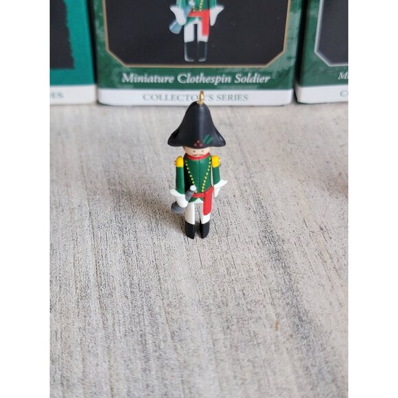 Hallmark miniature clothes pins Soldier ornament Xmas set - Picture 3 of 5